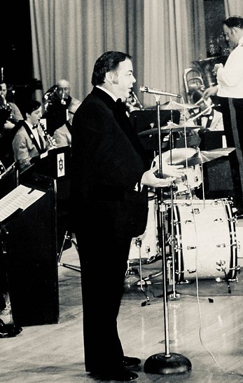 Dillon O'Connor in concert w/GGFG band