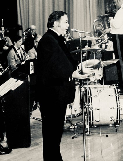 Dillon O'Connor in concert w/GGFG band