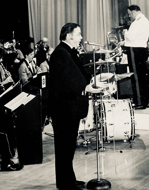 Dillon O'Connor in concert w/GGFG band